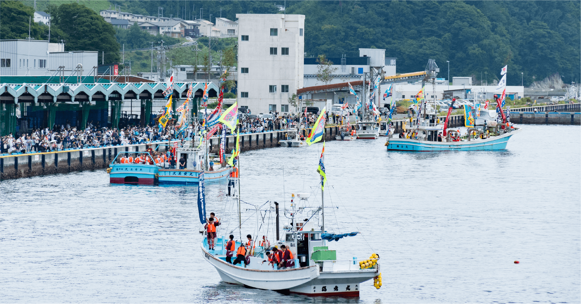 町出身者や<br />
移住者らを追い風に